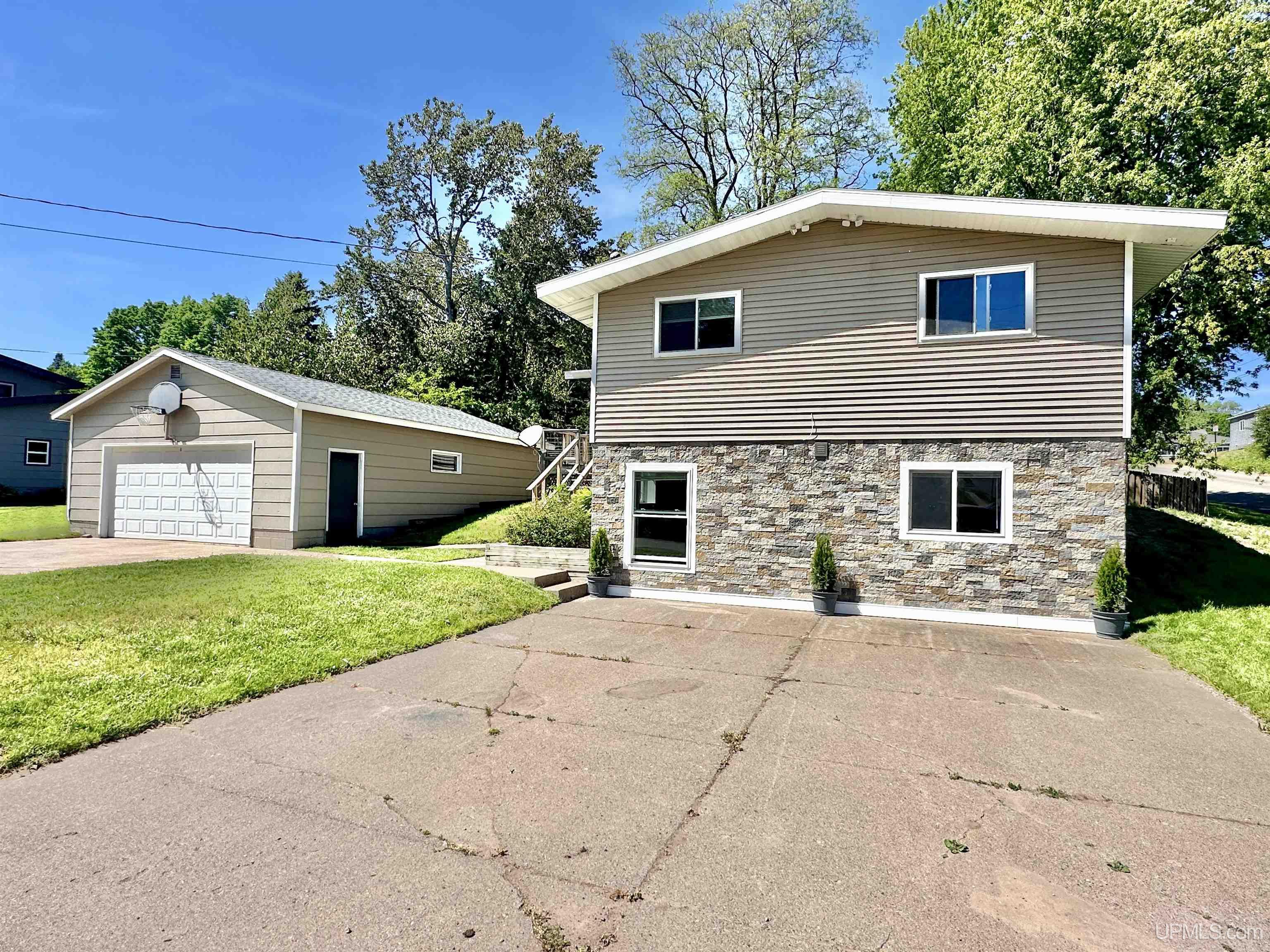 Altamont St, Marquette, MI 49855