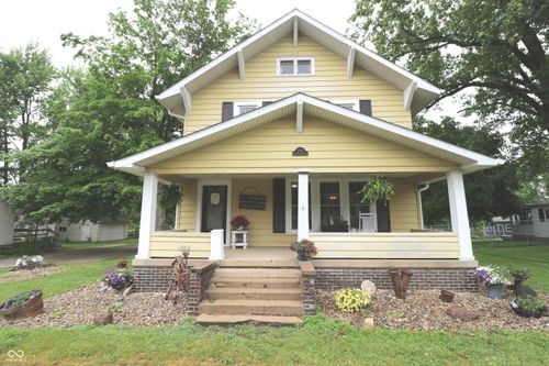 306 E Washington St, Waynetown, IN, 47990-8213 | Card Image