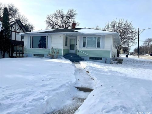 596 1st Ave Ne, Swift Current, SK, S9H2B7 | Card Image