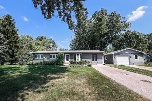 4 Crestwood Ct, Montgomery, IL, 60538-2465 | Card Image
