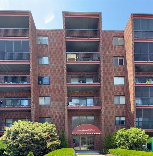 apt-62-1 Summit Dr, Reading, MA, 01867-4040 | Card Image