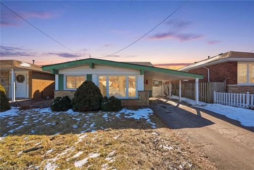 7 Rapallo Dr, Hamilton, ON, L8T3X6 | Card Image