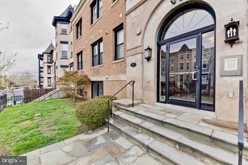 apt-105-14 S St Ne, WASHINGTON, DC, 20002-1585 | Card Image