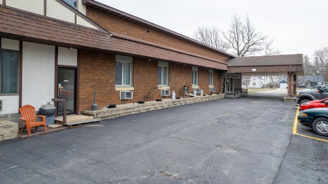 Motel Lobby & Side view | Image 5