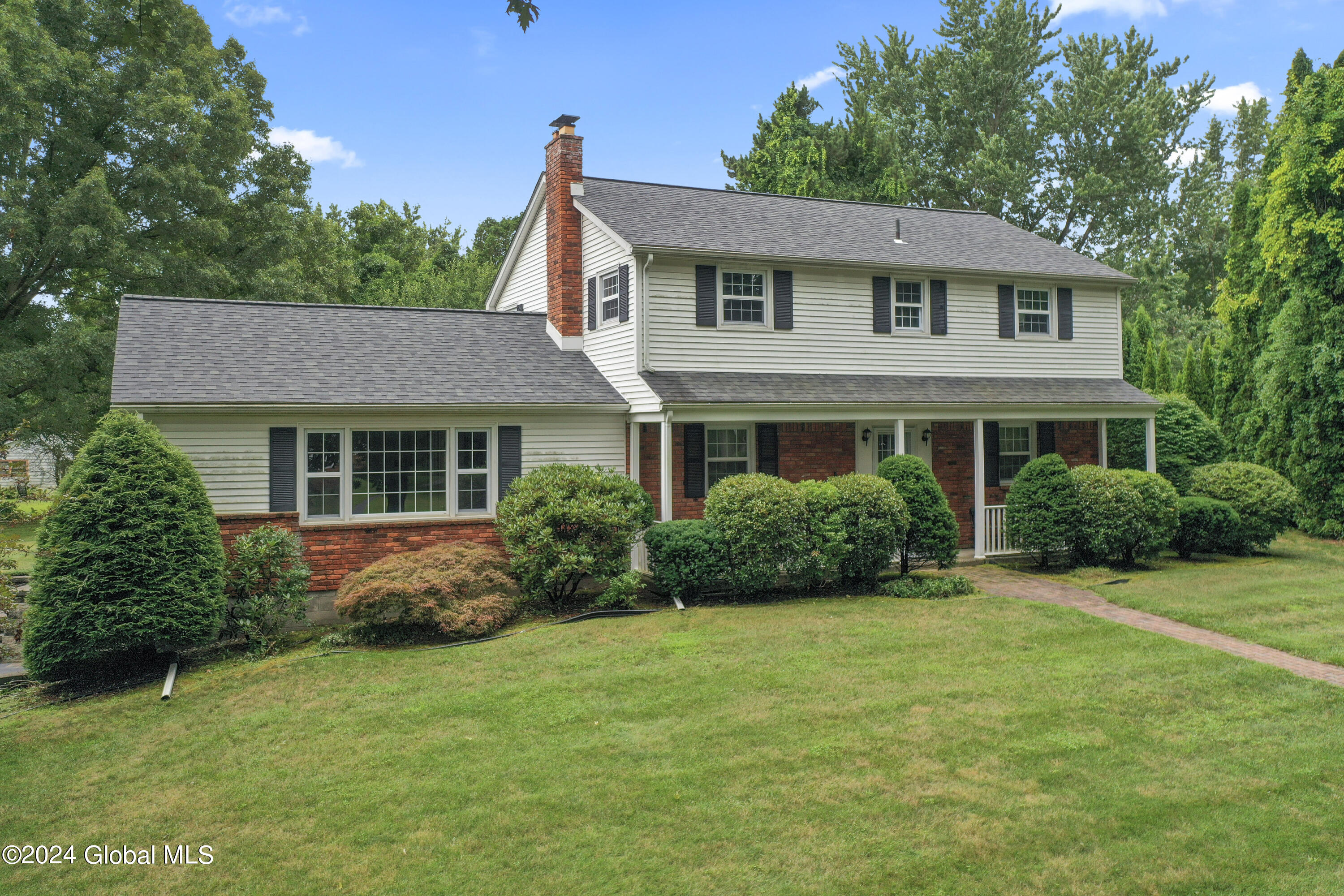 Rosewood Dr, Clifton Park, NY 12065