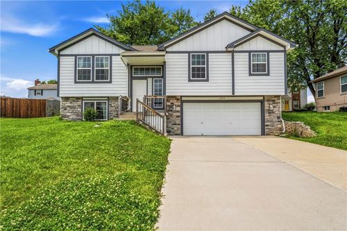 12704 Applewood Dr, Grandview, MO, 64030 | Card Image