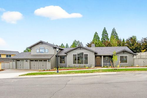 4055 Sunleaf Ave, Medford, OR, 97504-9508 | Card Image