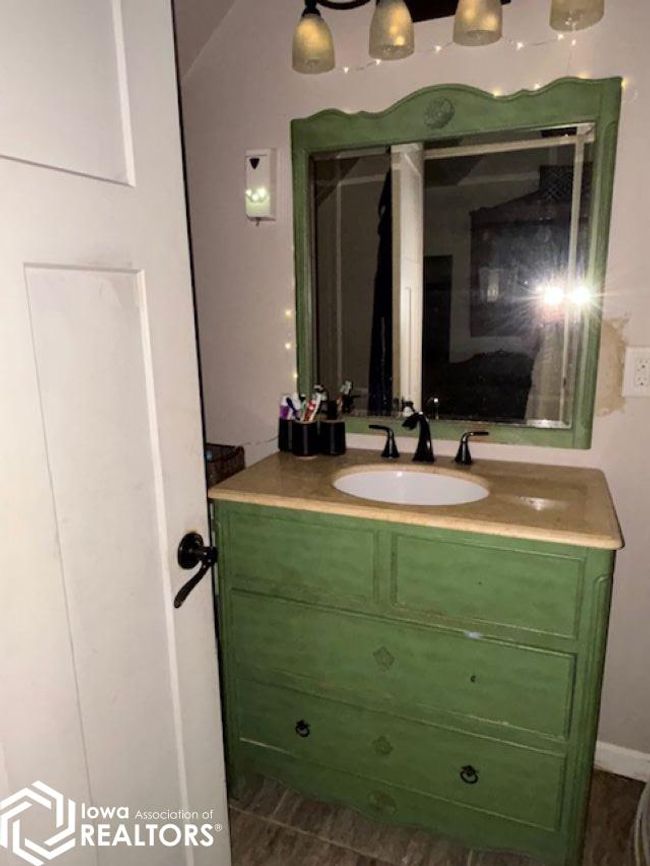 20170 Highway 2, Home with 5 bedrooms, 4 bathrooms and null parking in Bloomfield IA | Image 23
