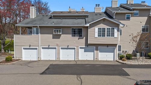 17 Bentley Ct, Bedminster, NJ, 07921-1416 | Card Image