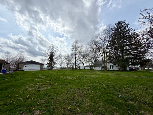610 W Green St, Newman, IL, 61942-9409 | Card Image