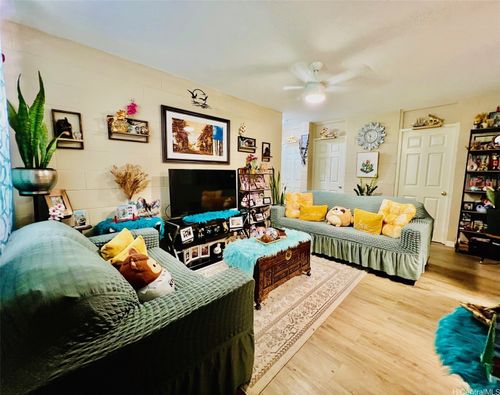 1015-94-245 Leowahine St, Waipahu, HI, 96797-2146 | Card Image