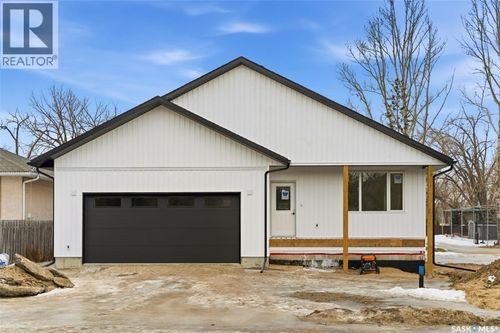 25 7th Ave, Lumsden, SK, S0G | Card Image
