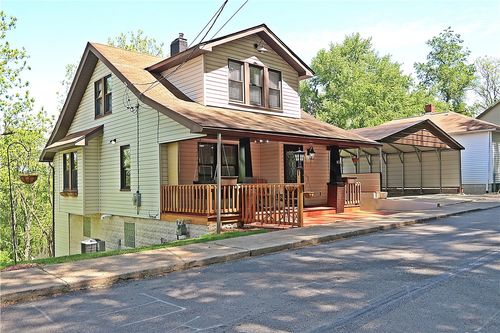 65 Oak St, Manor, PA, 15665-9701 | Card Image