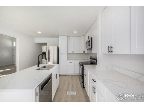 2370 Redwood Ave, Lafayette, CO, 80026-2736 | Card Image