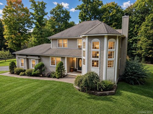 2 Wellington Ct, Wallkill, NY, 12589-2634 | Card Image