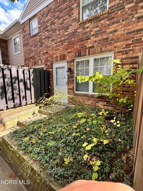 5721 Bernath Ct, Toledo, OH, 43615-7318 | Card Image