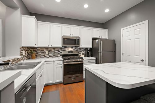 13804 54th Ave N, Plymouth, MN, 55446-1154 | Card Image