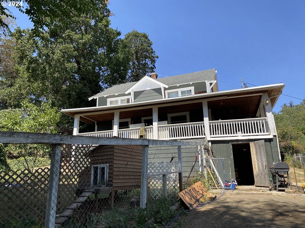 Cedar St, Sutherlin, OR 97479