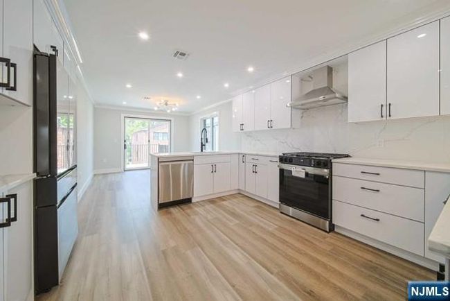 39 Henry Ave, Home with 3 bedrooms, 4 bathrooms and null parking in Palisades Park NJ | Image 9