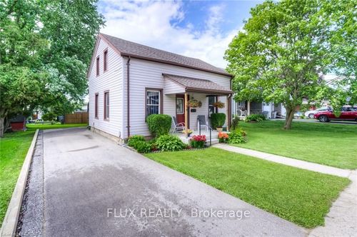 2207 William Shakespeare St, Shakespeare, ON, N0B2P0 | Card Image