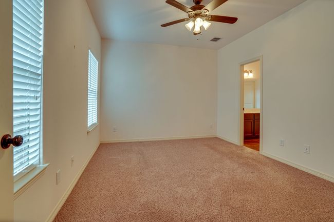 617 E Worth St, House other with 3 bedrooms, 2 bathrooms and null parking in Grapevine TX | Image 14