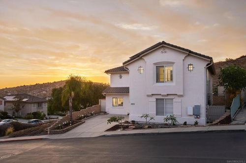 2002 Pointe Pkwy, Spring Valley, CA, 91978-2018 | Card Image