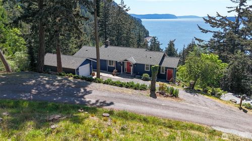 372 Cascade Way, Eastsound, WA, 98245-8571 | Card Image