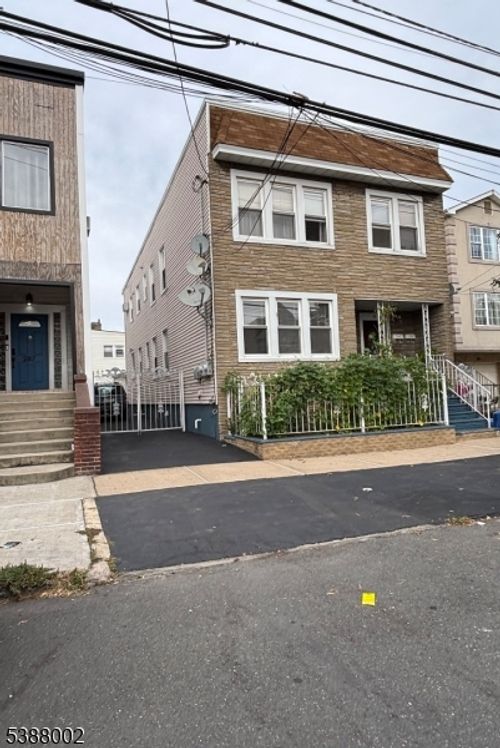 285 2nd Ave W, Newark, NJ, 07107-2428 | Card Image