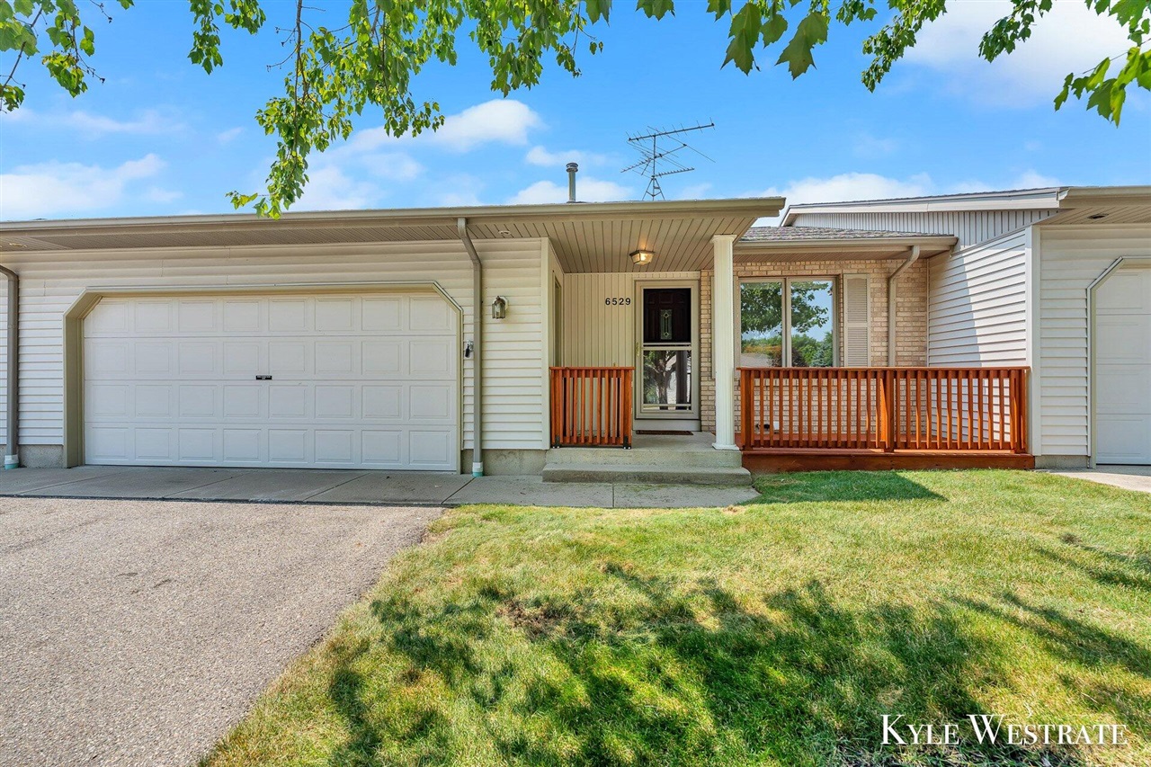 Wood Dora Dr, Caledonia, MI 49316