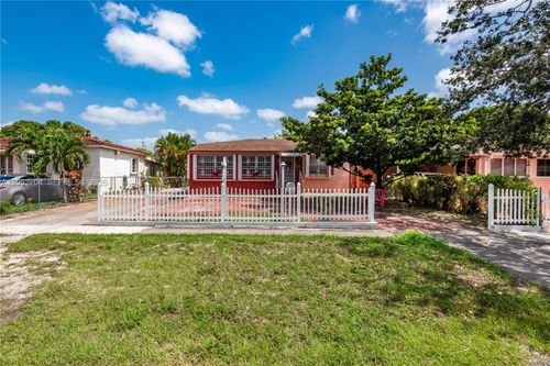 225 E 43rd St, Hialeah, FL, 33013-2254 | Card Image