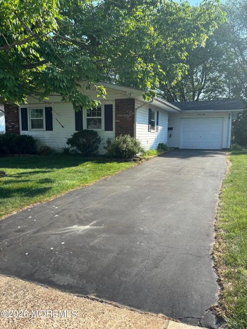 28 Baser Ln, Brick, NJ, 08724-1903 | Card Image
