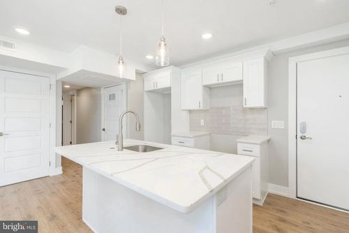 200-2304 N 9th St, PHILADELPHIA, PA, 19133-1555 | Card Image