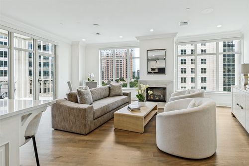 805-2555 N Pearl St, Dallas, TX, 75201-2245 | Card Image