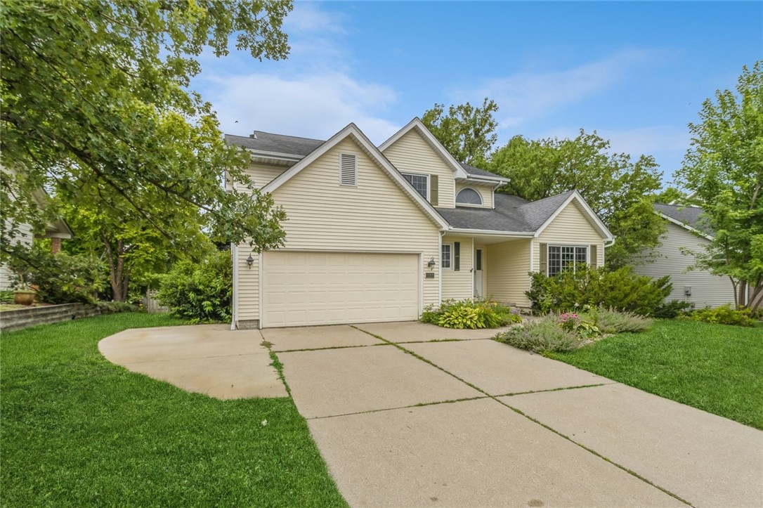 Oakwood Dr, Urbandale, IA 50322