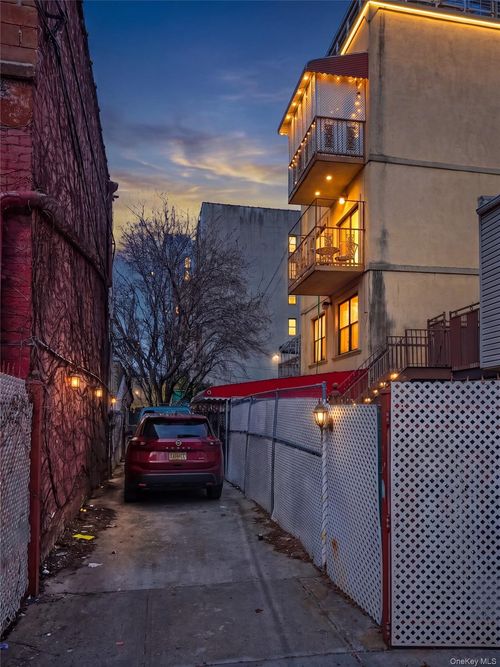 360 3rd St, Brooklyn, NY, 11211-6635 | Card Image