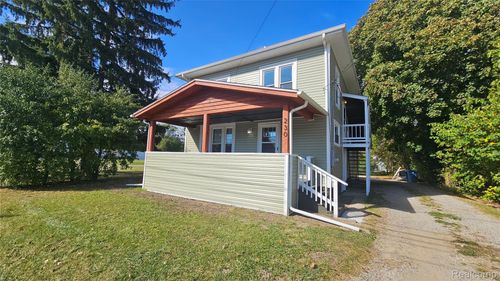 230 W Flint St, Davison, MI, 48423-1104 | Card Image