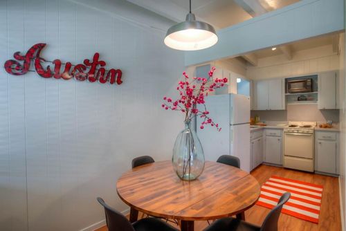 204-3011 Whitis Ave, Austin, TX, 78705-2901 | Card Image