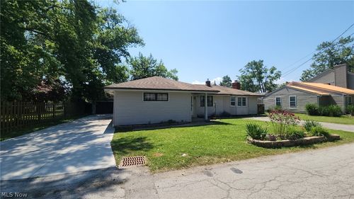 35952 Lakomis Dr, Eastlake, OH, 44095-1536 | Card Image