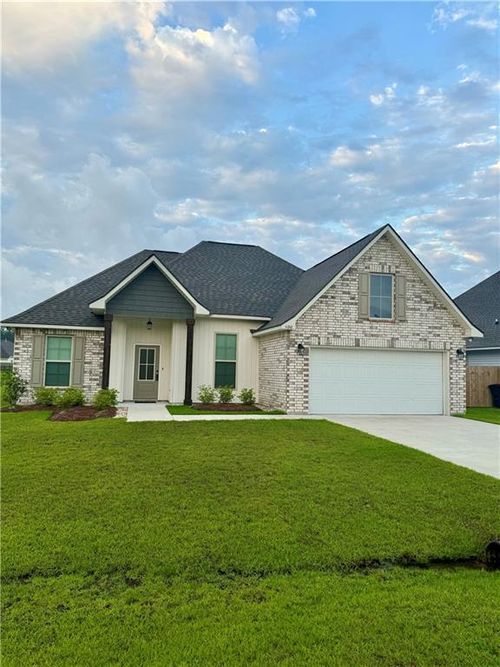 11212 Clover Knoll Dr, Covington, LA, 70433-7371 | Card Image