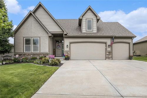 18512 W 194th St, Spring Hill, KS, 66083-4567 | Card Image