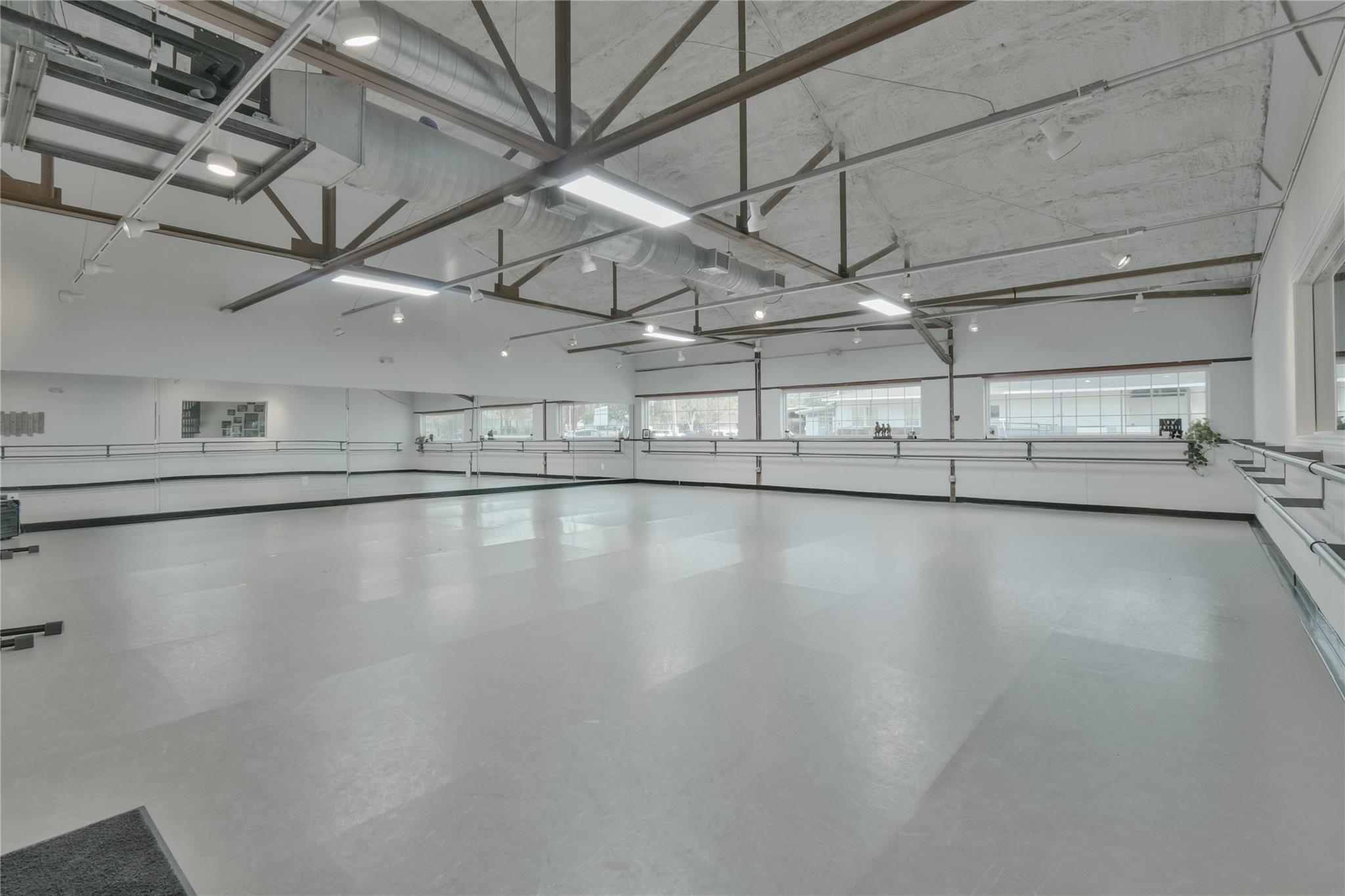 Commercial Sale in Schulenburg 3