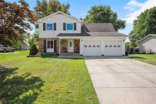 5401 Woodbury Hills Dr, Parma, OH, 44134-6161 | Card Image