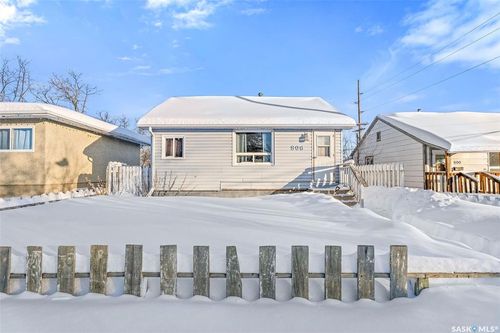 806 12th Street W, Prince Albert, SK, S6V3C5 | Card Image