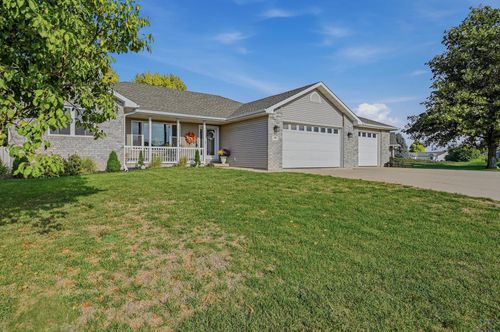 418 Coniston Cir, Sergeant Bluff, IA, 51054-8952 | Card Image