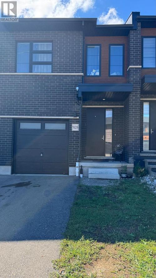 928 Robert Ferrie Dr, Kitchener, ON, N2R0P9 | Card Image