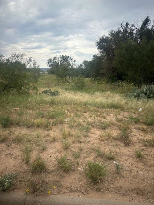 206/208 Ne 12th, Big Spring, TX, 79720 | Card Image