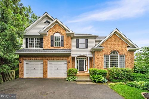 813 Fulton Ave, FALLS CHURCH, VA, 22046-3228 | Card Image