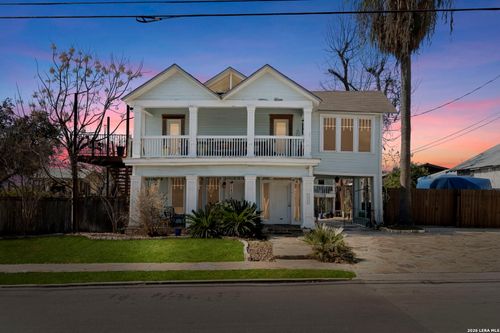 3221 N Flores St, San Antonio, TX, 78212-2728 | Card Image