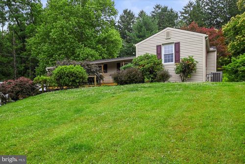324 Kreutz Creek Rd, YORK, PA, 17406-8014 | Card Image