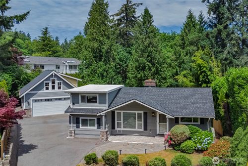 10020 Se 7th St, Bellevue, WA, 98004-6112 | Card Image